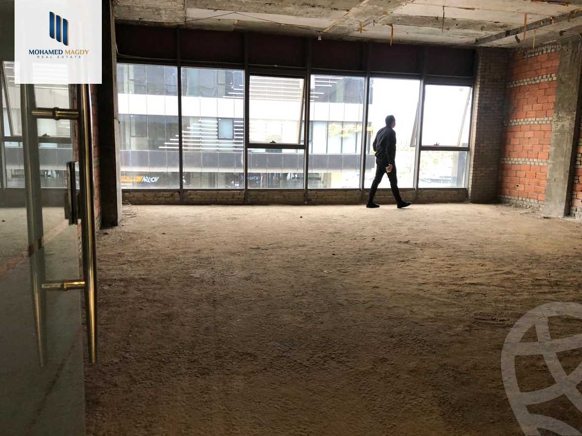 https://aqarmap.com.eg/ar/listing/6163069-for-sale-cairo-el-sheikh-zayed-city-compounds-dh-jyt-blz-mykwn-llttwyr