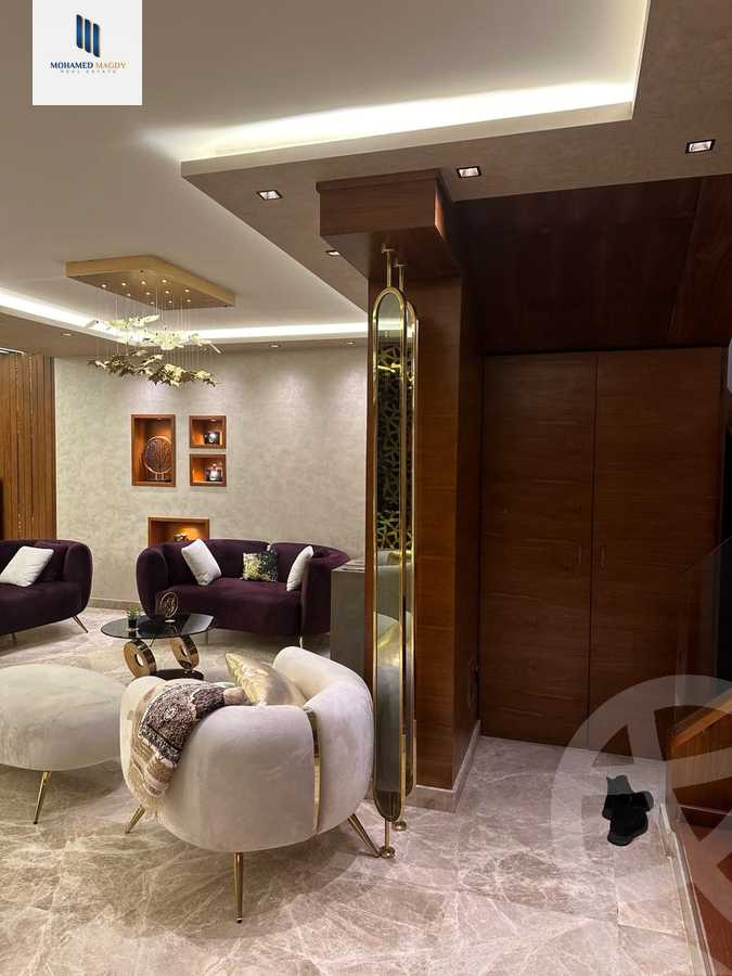 https://aqarmap.com.eg/en/listing/6228600-for-sale-cairo-el-sheikh-zayed-city-compounds-royal-city