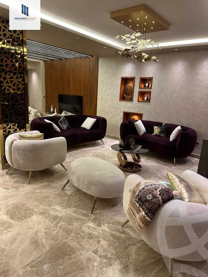 https://aqarmap.com.eg/en/listing/6228600-for-sale-cairo-el-sheikh-zayed-city-compounds-royal-city