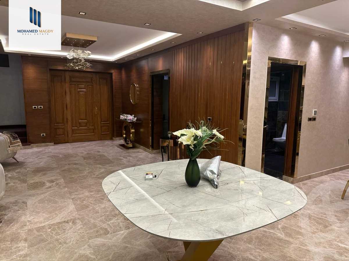https://aqarmap.com.eg/en/listing/6228600-for-sale-cairo-el-sheikh-zayed-city-compounds-royal-city