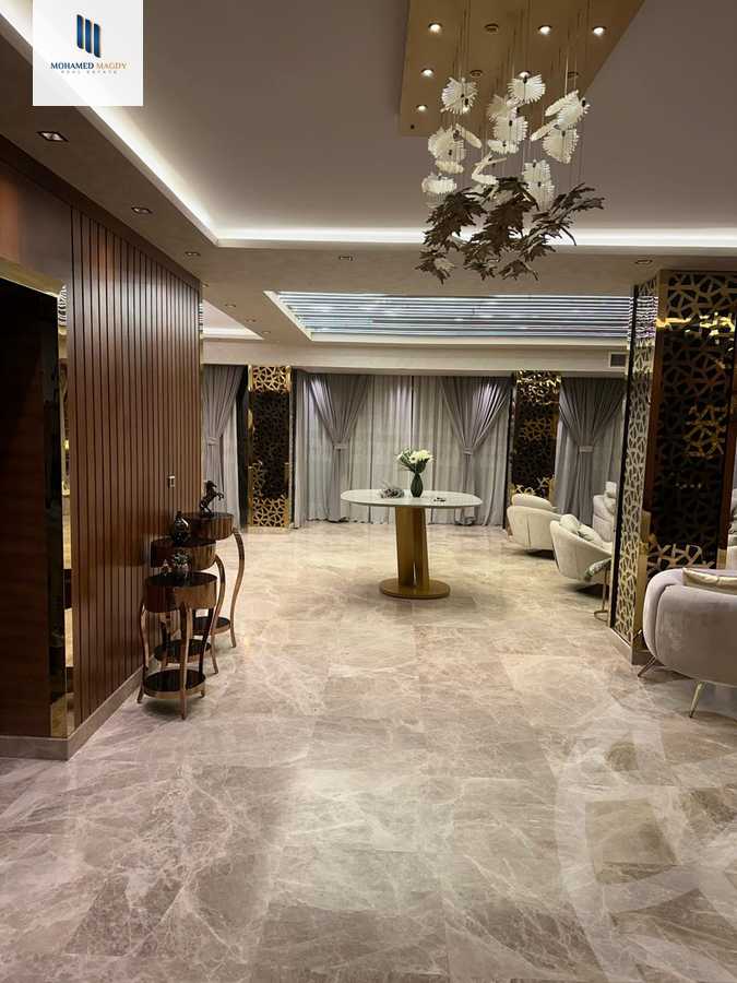https://aqarmap.com.eg/en/listing/6228600-for-sale-cairo-el-sheikh-zayed-city-compounds-royal-city