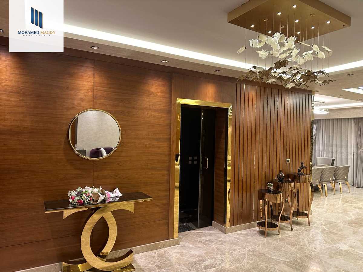 https://aqarmap.com.eg/en/listing/6228600-for-sale-cairo-el-sheikh-zayed-city-compounds-royal-city