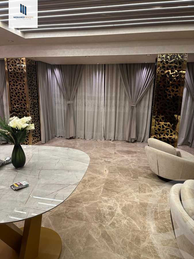 https://aqarmap.com.eg/en/listing/6228600-for-sale-cairo-el-sheikh-zayed-city-compounds-royal-city