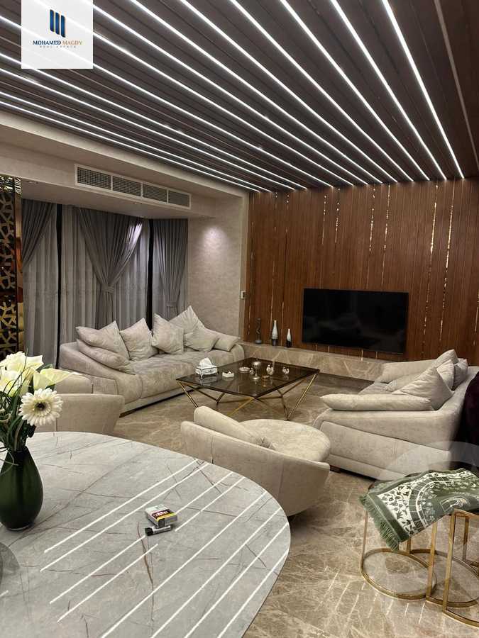 https://aqarmap.com.eg/en/listing/6228600-for-sale-cairo-el-sheikh-zayed-city-compounds-royal-city
