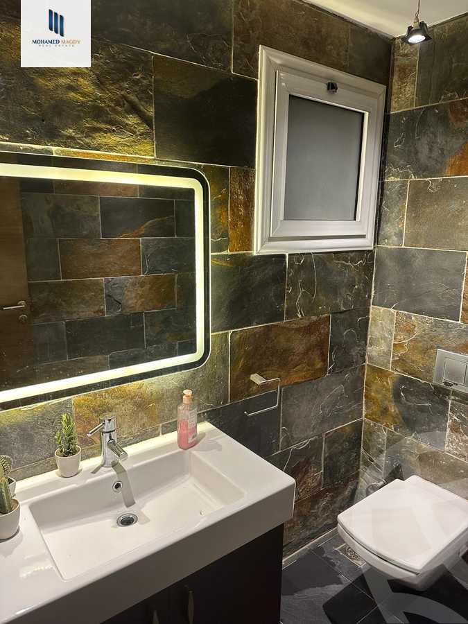 https://aqarmap.com.eg/en/listing/6228600-for-sale-cairo-el-sheikh-zayed-city-compounds-royal-city