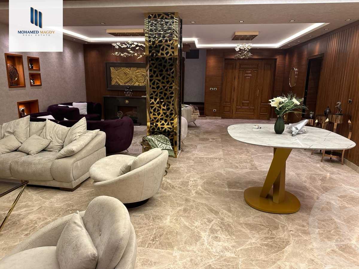 https://aqarmap.com.eg/en/listing/6228600-for-sale-cairo-el-sheikh-zayed-city-compounds-royal-city
