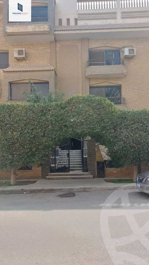 https://aqarmap.com.eg/ar/listing/6234040-for-sale-cairo-6th-of-october-featured-neighborhood-first-touristic-village-el-shaheed-mohammed-abdul-latif-alshimi-st