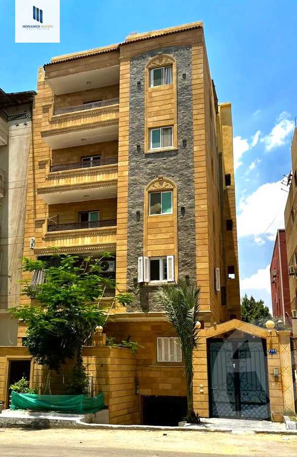 https://aqarmap.com.eg/ar/listing/6237930-for-sale-cairo-6th-of-october-el-ahyaa-neighborhood-2nd-divided-from-al-kafrawei-st