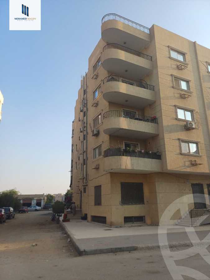 https://aqarmap.com.eg/ar/listing/6289202-for-sale-cairo-6th-of-october-el-ahyaa-neighborhood-1st-rich-bake-st