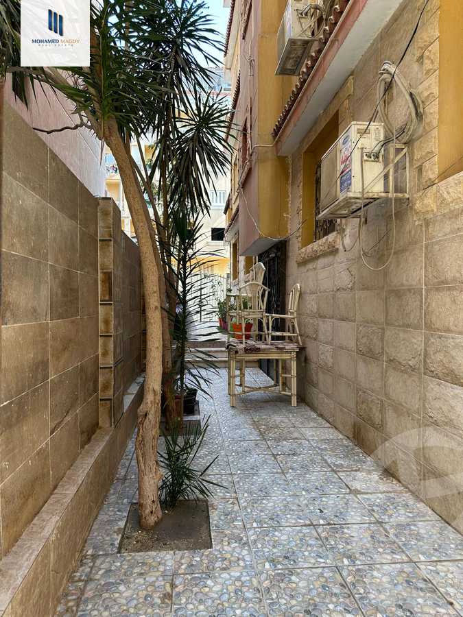 https://aqarmap.com.eg/ar/listing/6300824-for-sale-cairo-6th-of-october-el-ahyaa-neighborhood-2nd-divided-from-al-kafrawei-st