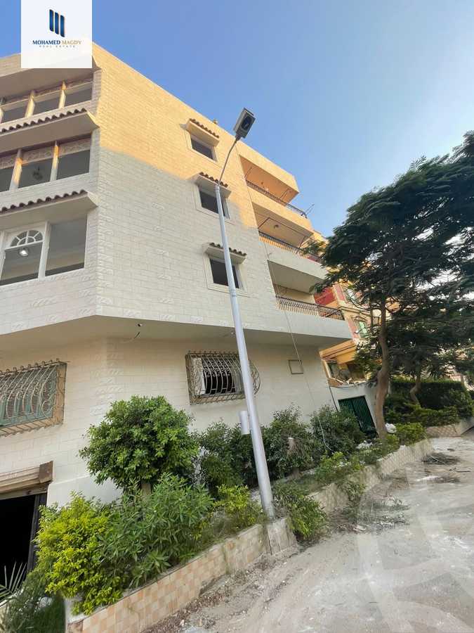 https://aqarmap.com.eg/ar/listing/6325159-for-sale-cairo-6th-of-october-el-ahyaa-neighborhood-2nd-divided-from-al-kafrawei-st
