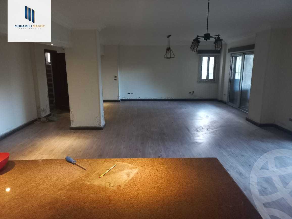 https://aqarmap.com.eg/ar/listing/6335322-for-sale-cairo-6th-of-october-garb-someed-neighborhood-13th-el-kamillia-st