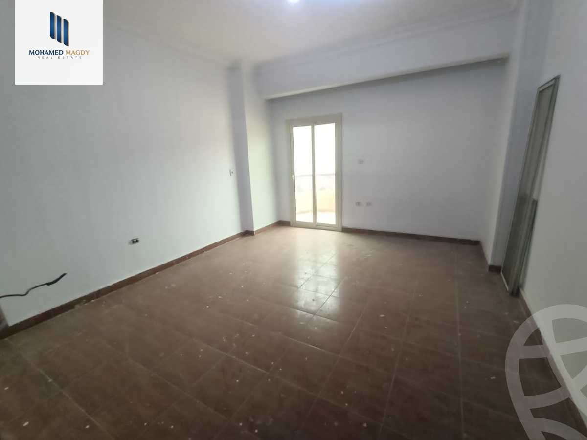 https://aqarmap.com.eg/ar/listing/6346304-for-sale-cairo-6th-of-october-el-hay-el-motamyz-fourth-touristic-village-amin-el-refae-st