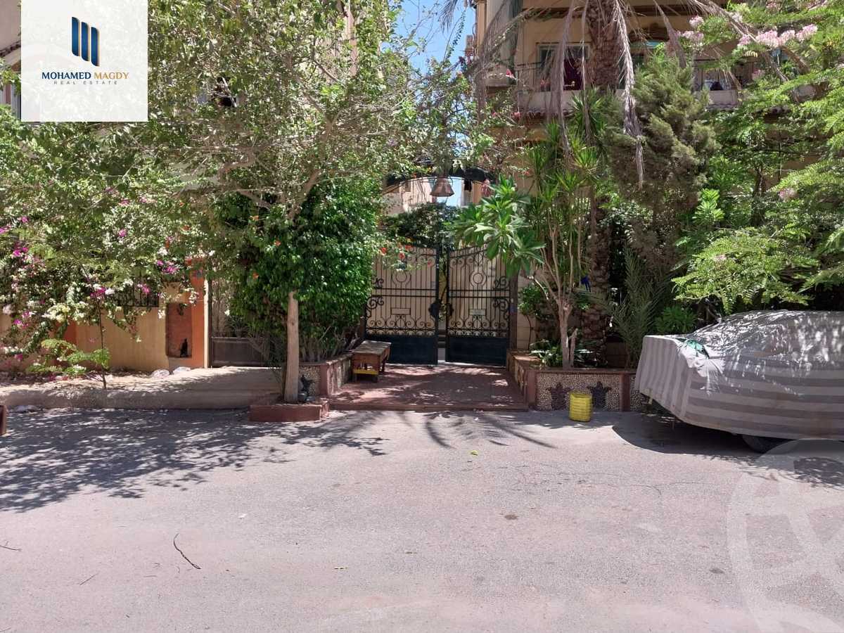 https://aqarmap.com.eg/en/listing/6353718-for-sale-cairo-6th-of-october-el-ahyaa-neighborhood-1st-al-maahad