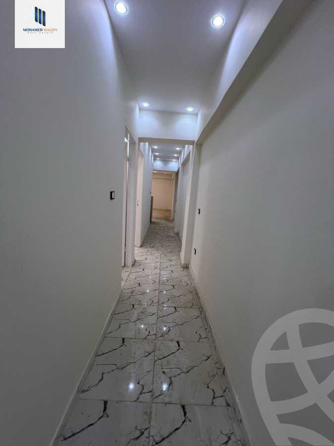 https://aqarmap.com.eg/ar/listing/6356212-for-sale-cairo-6th-of-october-el-ahyaa-neighborhood-2nd-divided-from-al-kafrawei-st