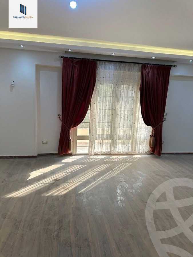 https://aqarmap.com.eg/ar/listing/6374746-for-sale-cairo-6th-of-october-el-ahyaa-neighborhood-2nd-divided-from-al-kafrawei-st