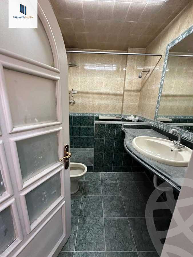 https://aqarmap.com.eg/ar/listing/6374746-for-sale-cairo-6th-of-october-el-ahyaa-neighborhood-2nd-divided-from-al-kafrawei-st
