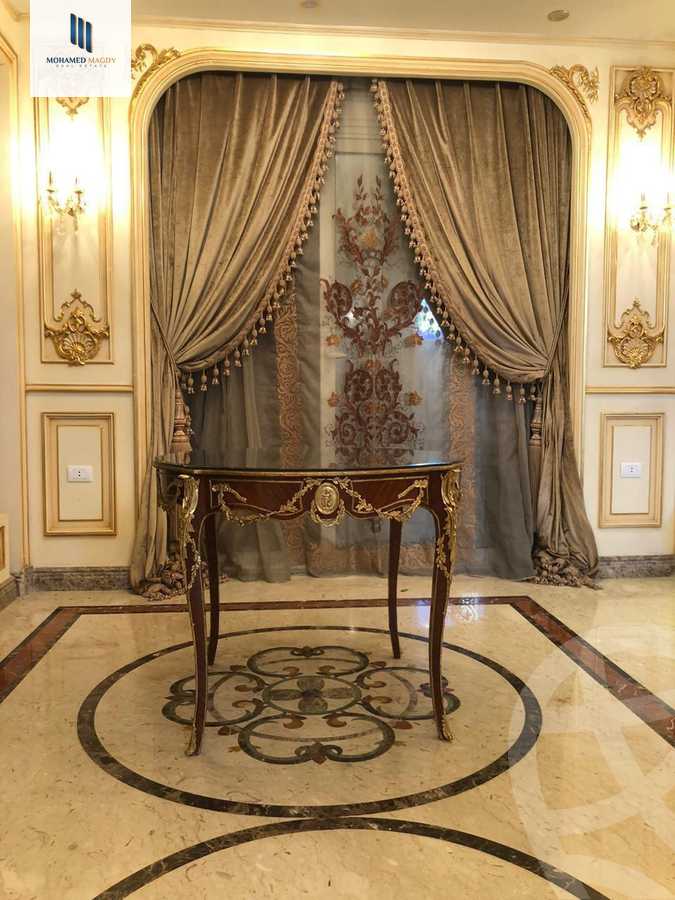 https://aqarmap.com.eg/en/listing/6526449-for-sale-cairo-el-sheikh-zayed-city-compounds-royal-city