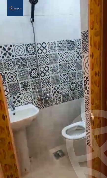 https://aqarmap.com.eg/ar/listing/5843866-for-sale-cairo-6th-of-october-el-ahyaa-neighborhood-1st-rich-bake-st