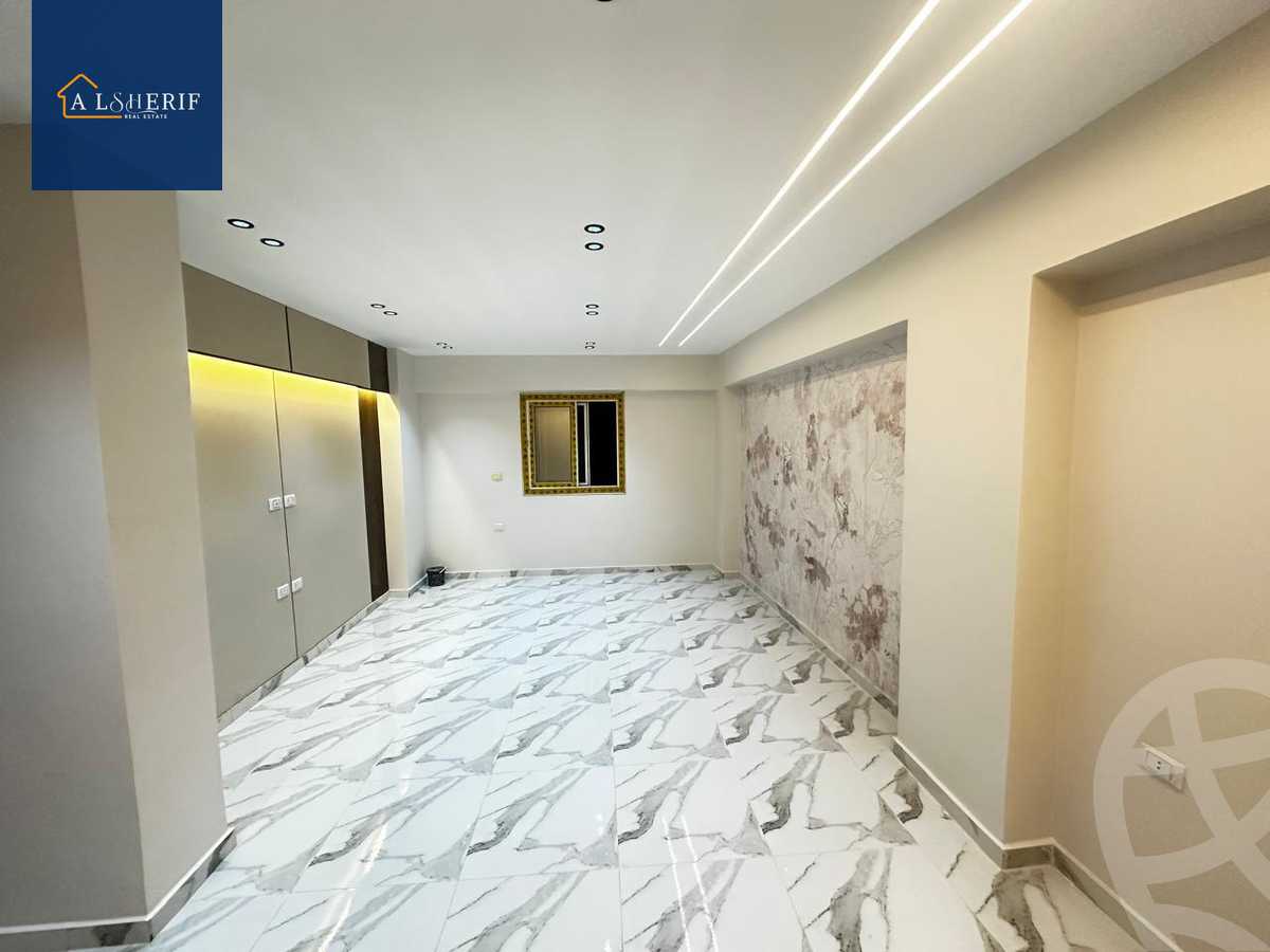 https://aqarmap.com.eg/en/listing/6301083-for-sale-cairo-6th-of-october-el-ahyaa-neighborhood-2nd-divided-from-al-kafrawei-st