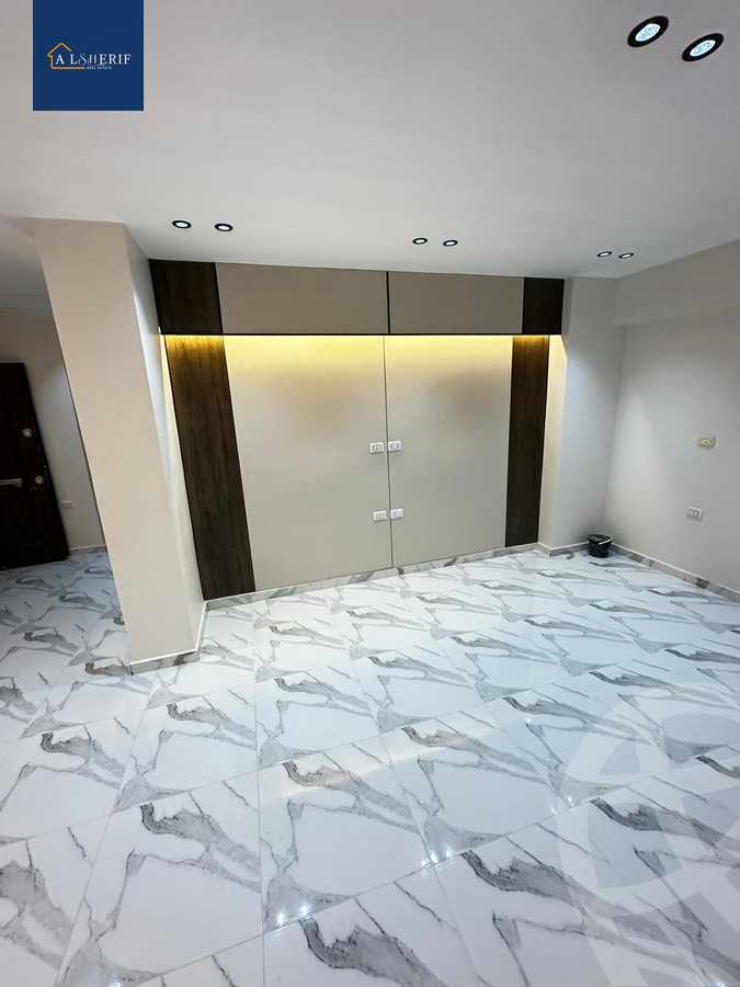 https://aqarmap.com.eg/en/listing/6301083-for-sale-cairo-6th-of-october-el-ahyaa-neighborhood-2nd-divided-from-al-kafrawei-st