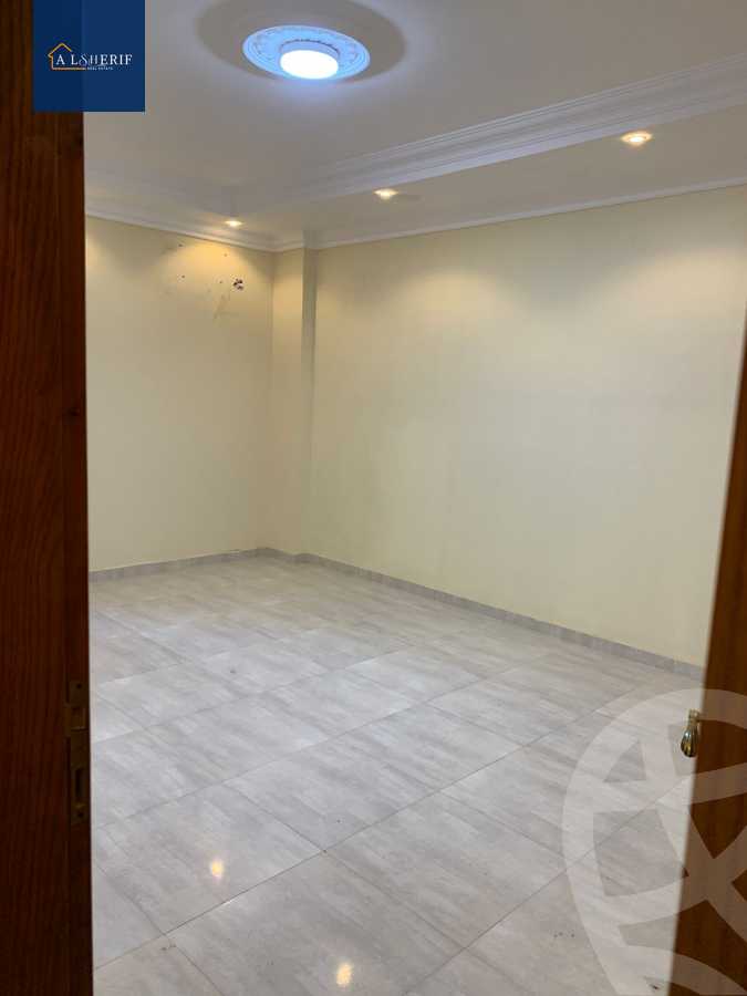 https://aqarmap.com.eg/ar/listing/6379692-for-sale-cairo-6th-of-october-el-ahyaa-neighborhood-2nd-divided-from-al-kafrawei-st