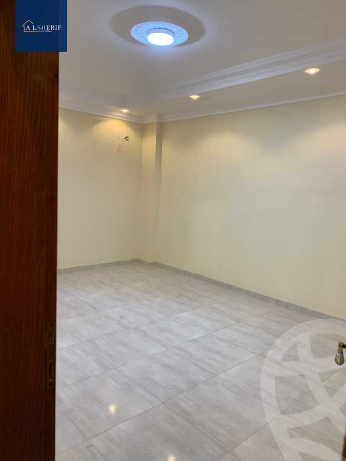 https://aqarmap.com.eg/ar/listing/6379692-for-sale-cairo-6th-of-october-el-ahyaa-neighborhood-2nd-divided-from-al-kafrawei-st