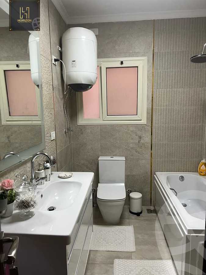 https://aqarmap.com.eg/ar/listing/6327861-for-sale-cairo-new-cairo-compounds-mountain-view-hyde-park