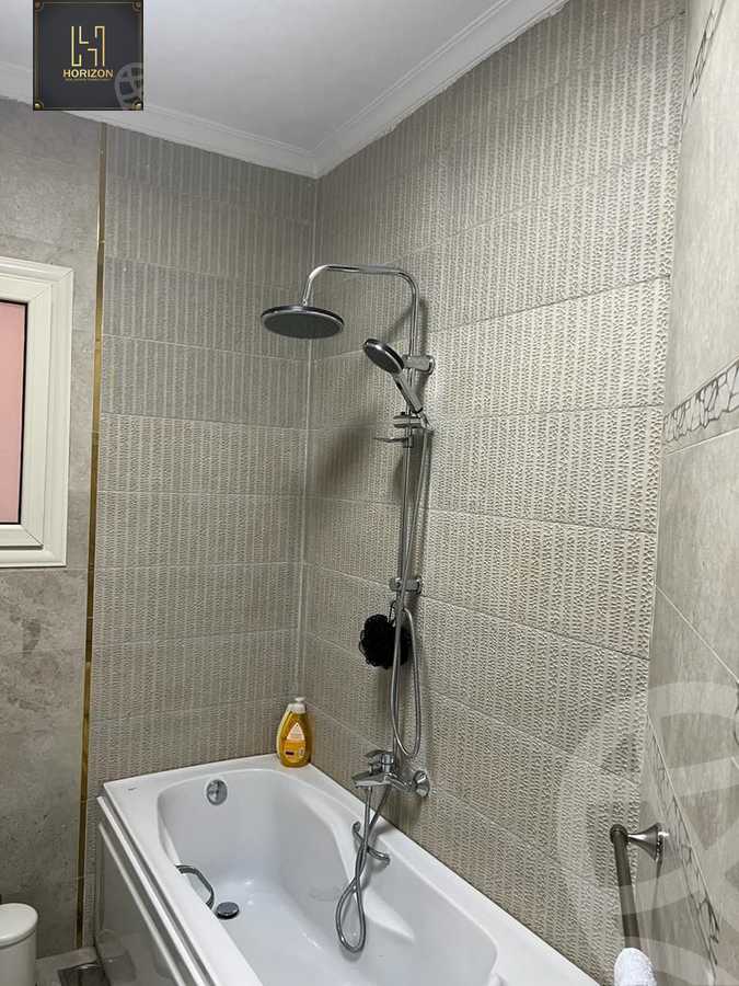 https://aqarmap.com.eg/ar/listing/6327861-for-sale-cairo-new-cairo-compounds-mountain-view-hyde-park