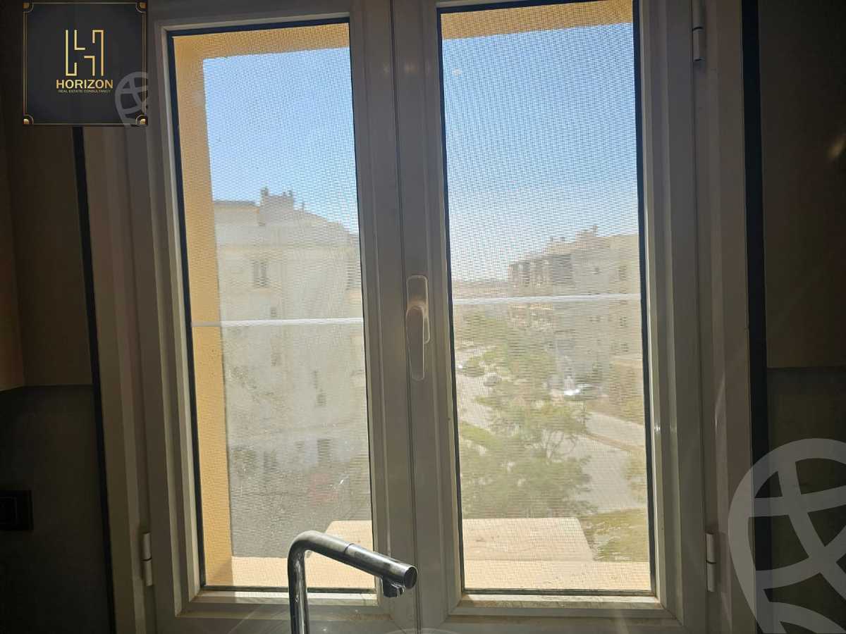 https://aqarmap.com.eg/ar/listing/6558153-for-rent-cairo-new-cairo-compounds-mountain-view-hyde-park