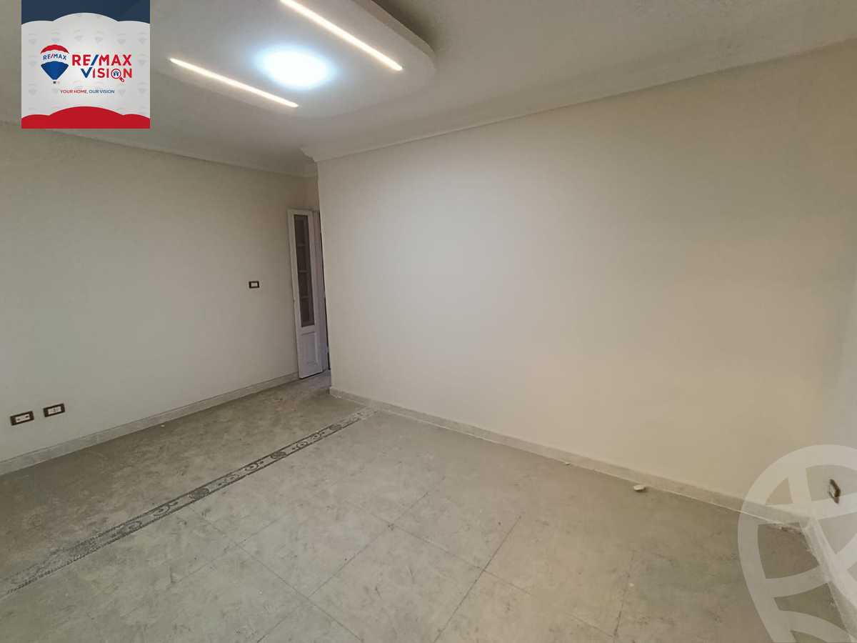 https://aqarmap.com.eg/ar/listing/6503439-for-sale-alexandria-moharram-bey-othman-galal-st